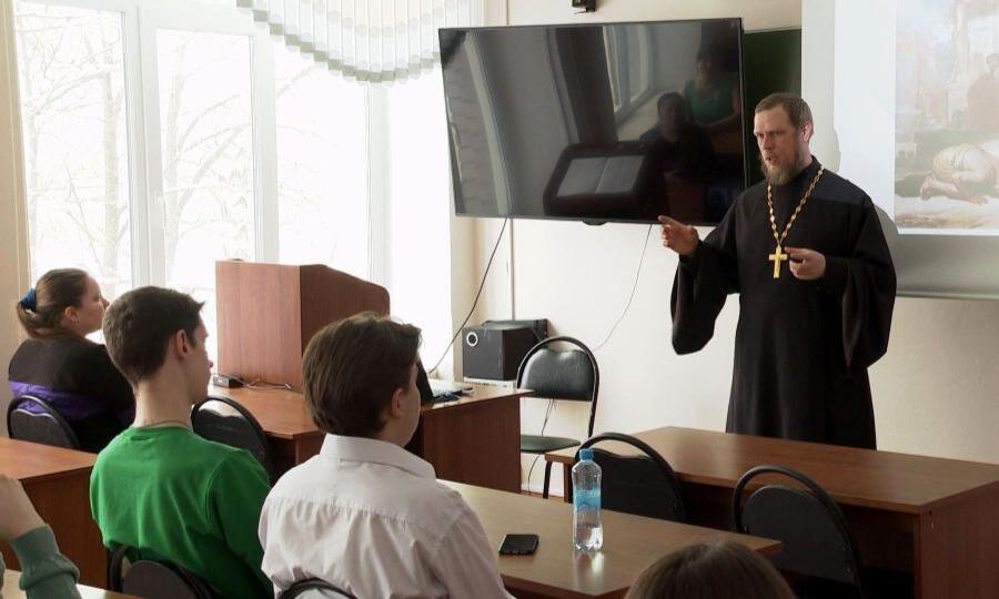У первокурсников Архангельского медицинского колледжа начались православные курсы
