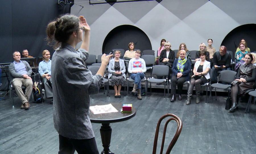 Актеры Архангельского драматического театра учили зрителей создавать спектакли