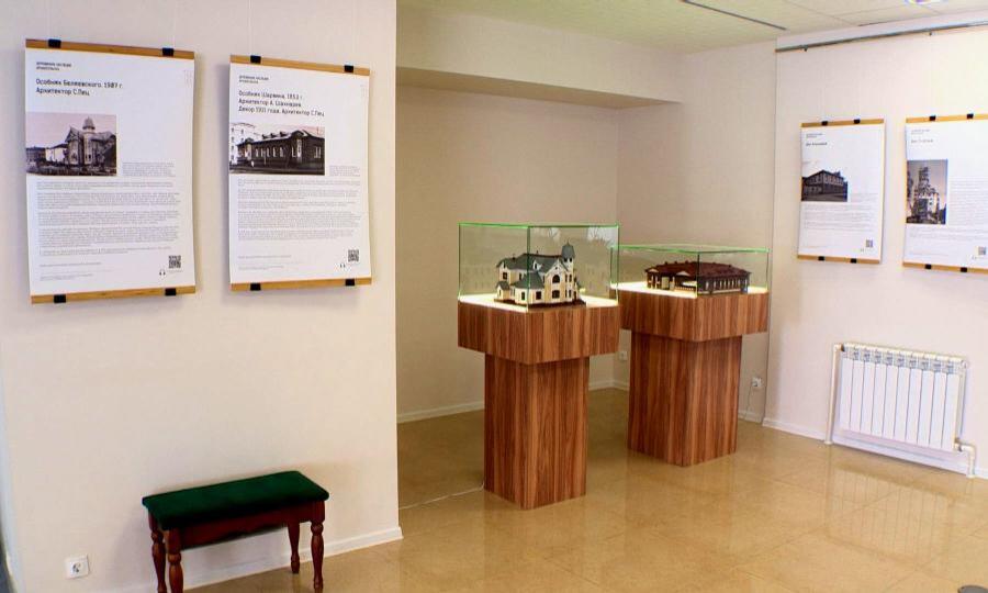 В Ломоносовском дворце культуры открылась уникальная выставка