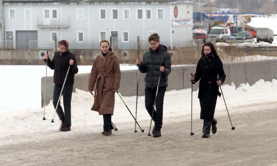 Администрации Архангельска поручили устранить наледь на тротуарах и набережной