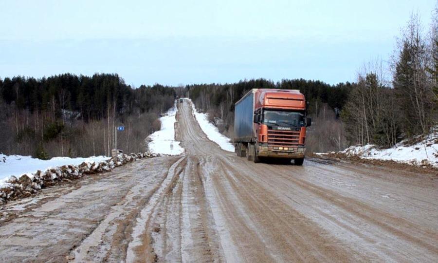 В Красноборском районе восстанавливают размытые участки дороги М8-Котлас