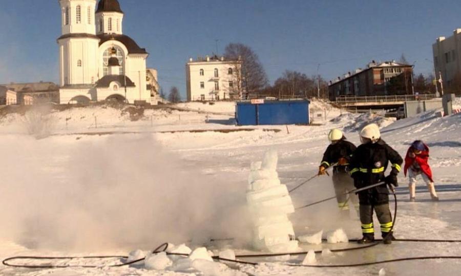В Архангельске прошел мастер-класс по резке льда