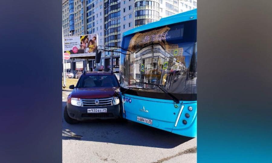 ДТП с участием пассажирского автобуса произошло сегодня в Архангельске