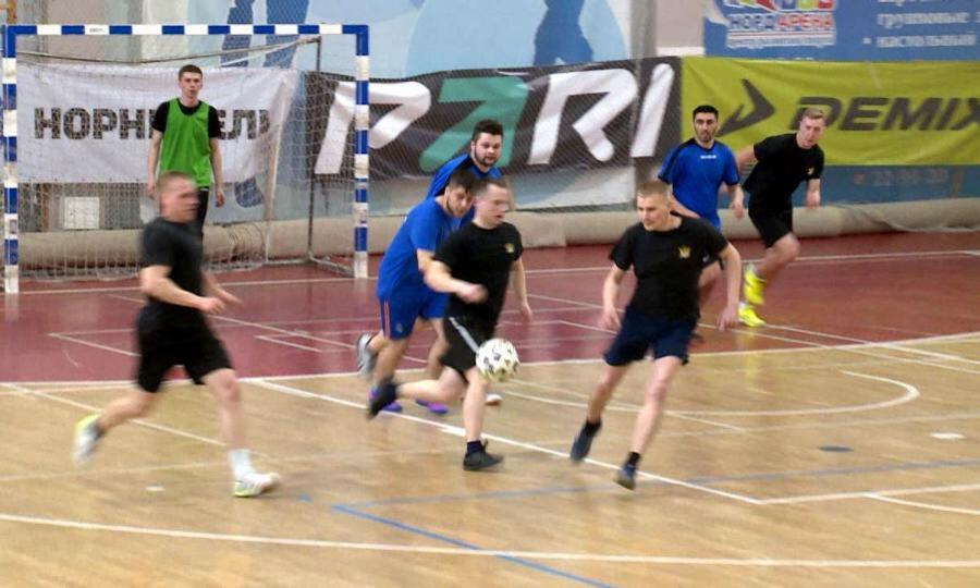 В Архангельске прошел товарищеский матч по мини-футболу среди представители областных ведомств