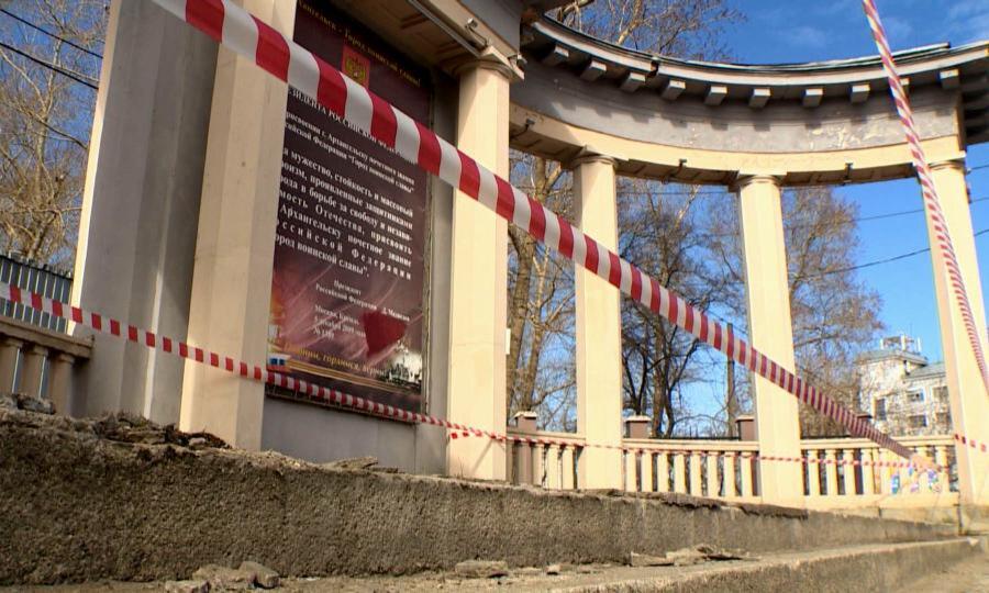 Ко Дню города в Архангельске отремонтируют арку на Троицком проспекте у Драмтеатра