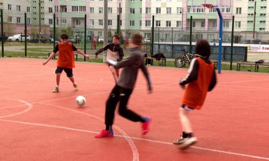 Полторы сотни школьников Северодвинска состязались за звание лучших футболистов округа Заозёрный