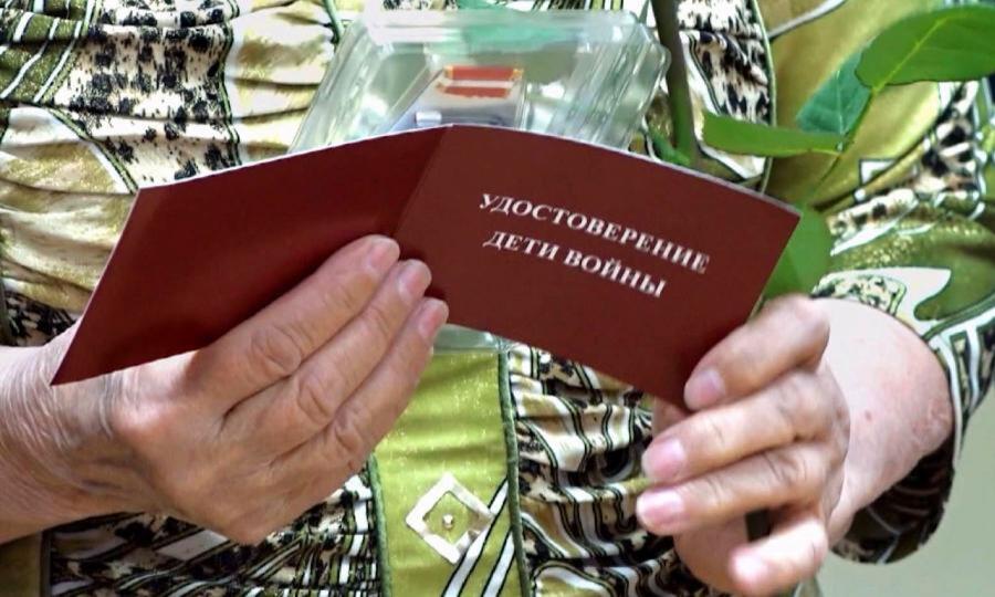 Ветеранам округа Заозерный Северодвинска вручили нагрудные знаки и удостоверения «Дети Войны»