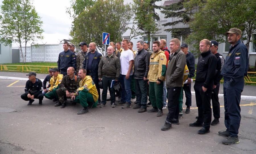 Пожарные-парашютисты Архангельской области вернулись из Тюмени