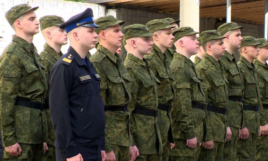 Из Архангельска в Москву для прохождения службы в Президентском полку отправились 15 призывников