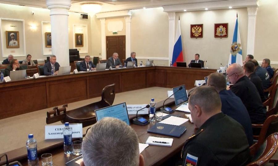 Усилить меры безопасности на объектах образования поручил губернатор Александр Цыбульский