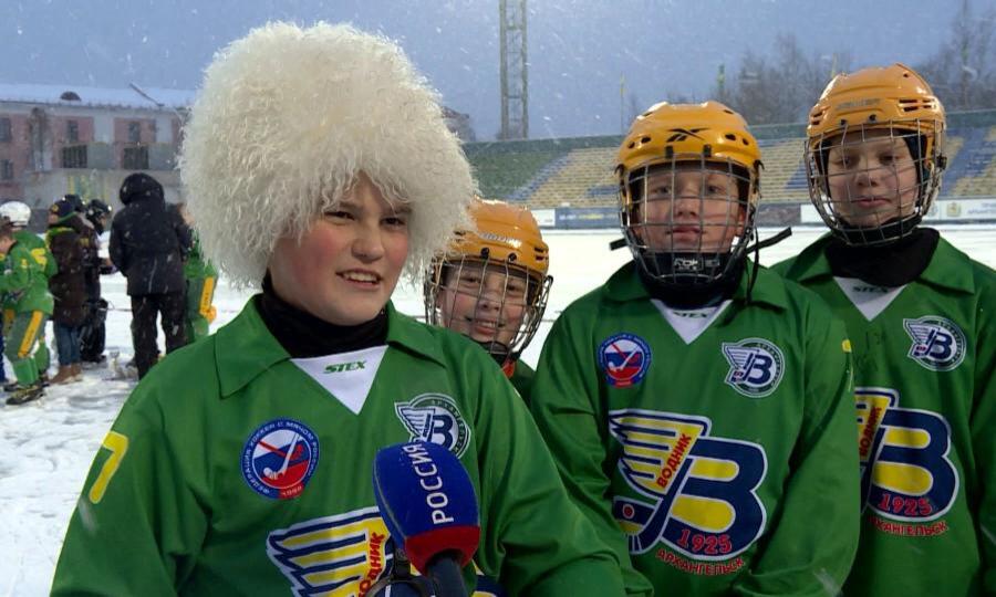 В рамках турнира по хоккею с мячом на призы правительства области на лёд вышли юные спортсмены