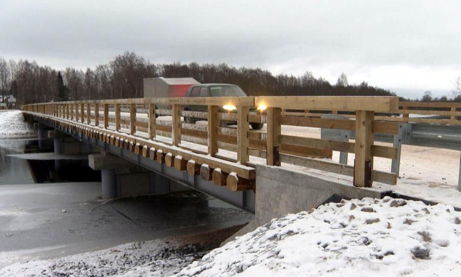 Два обновлённых моста через реки Ухта и Волошка сдали в эксплуатацию в Каргопольском округе