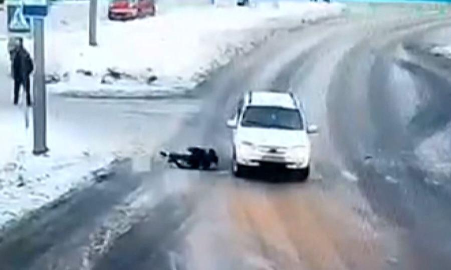 Дтп в северодвинске сегодня. Дтп в северодвинске сегодня. Автоаварии северодвинск. Авария в северодвинске вчера. Северодвинск 2005 год авария на ломоносова срезало крышу.