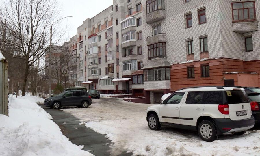 В соцсетях не утихают обсуждения парковочной войны в одном из дворов Архангельска