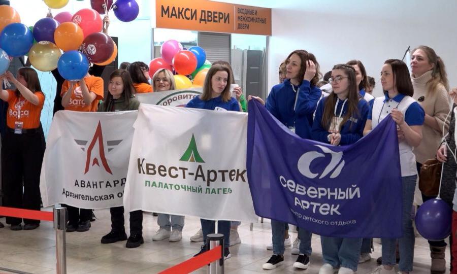 В Архангельске прошла ярмарка детских лагерей «Краски лета»