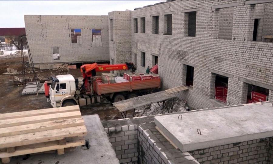Полтора миллиона рублей должен выплатить подрядчик за сорванные сроки строительства школы в селе Долгощелье