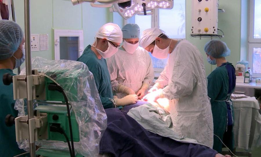 Архангельские хирурги провели уникальную операцию по пересадке печени