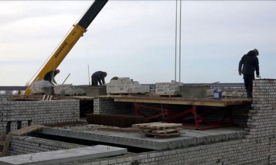 Строительство школы в селе Долгощелье продолжит новая подрядная компания