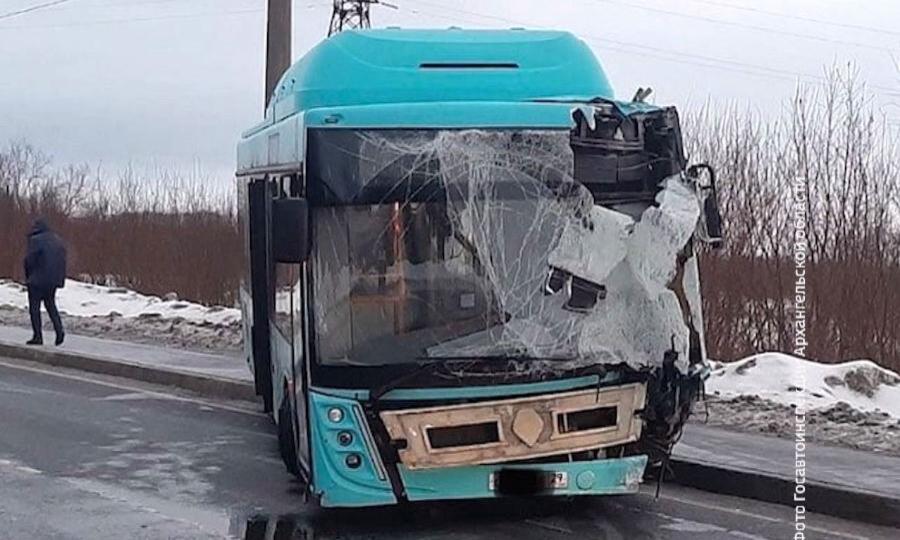 Три человека пострадали сегодня в ДТП на Маймаксанском шоссе в Архангельске