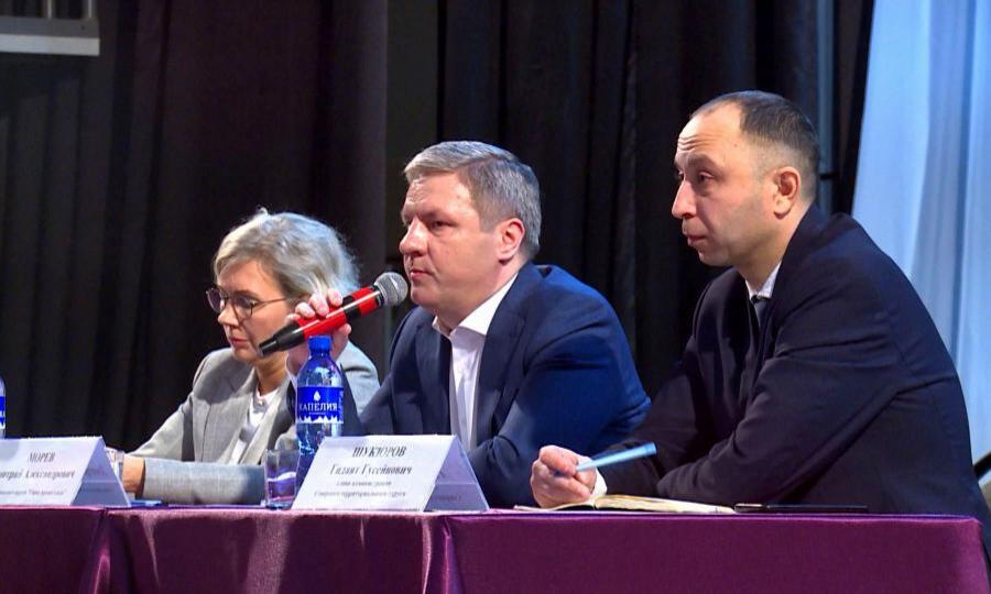Глава Архангельска ответил на вопросы жителей одного из округов города