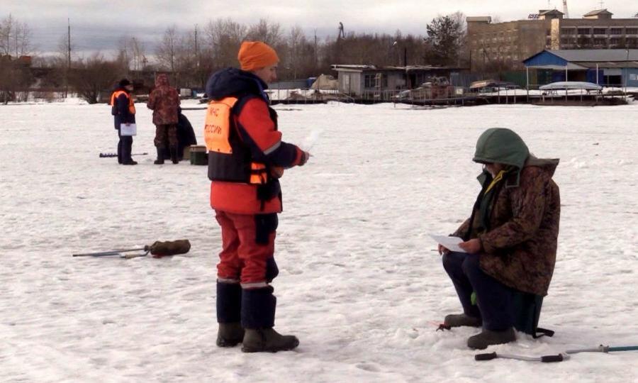 Спасатели предупреждают: выходить на тонкий лёд — опасно для жизни