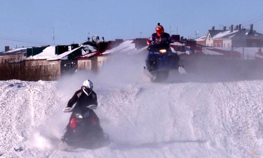 В Нарьян-Маре прошли традиционные гонки на снегоходах