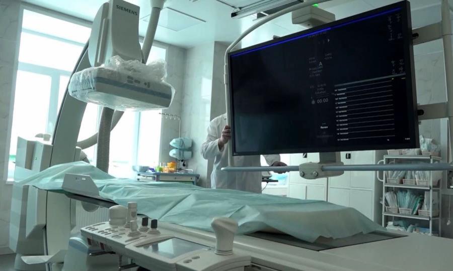 В Котласской больнице начали проводить операции с использованием нового ангиографа