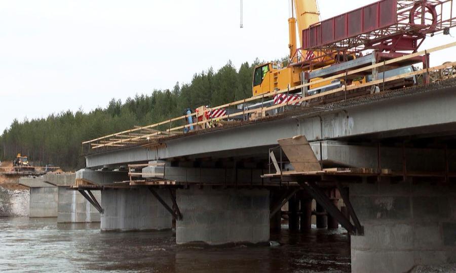 В Вельском районе в самом разгаре капитальный ремонт моста через Кокшеньгу