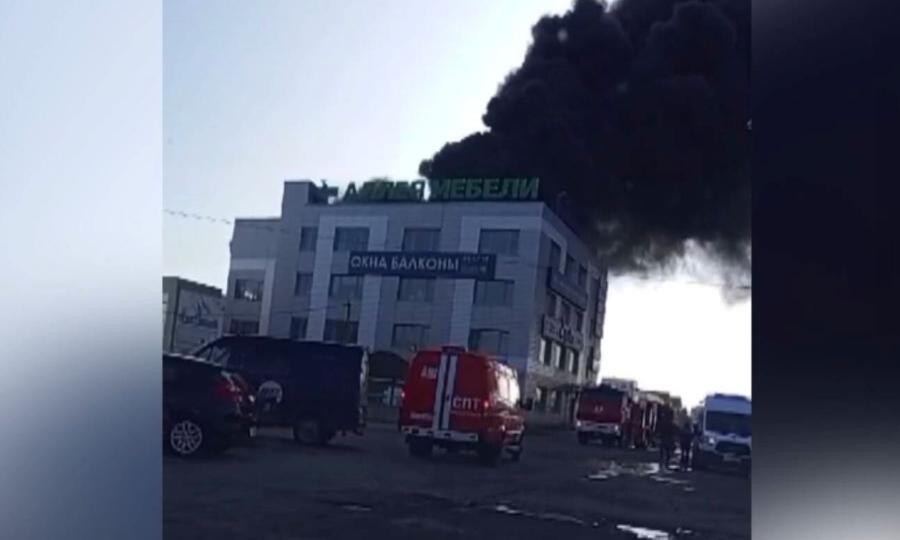 В Архангельске сегодня горело административное здание торгового центра на Московском проспекте
