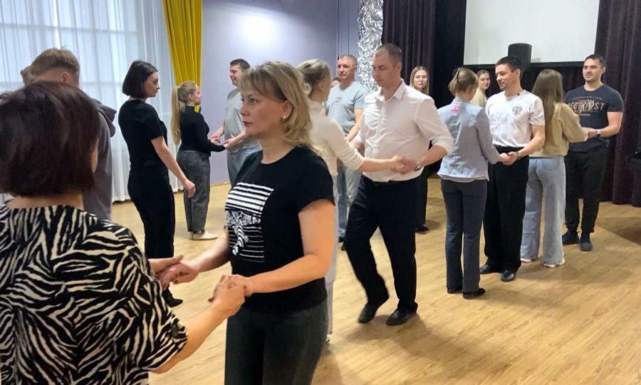 Танцоры Вельска готовятся к «Вальсу Победы»
