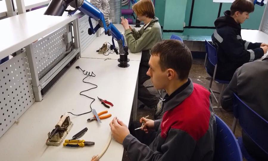 В Северодвинском филиале САФУ открылись новые мастерские для судовых электромонтажников