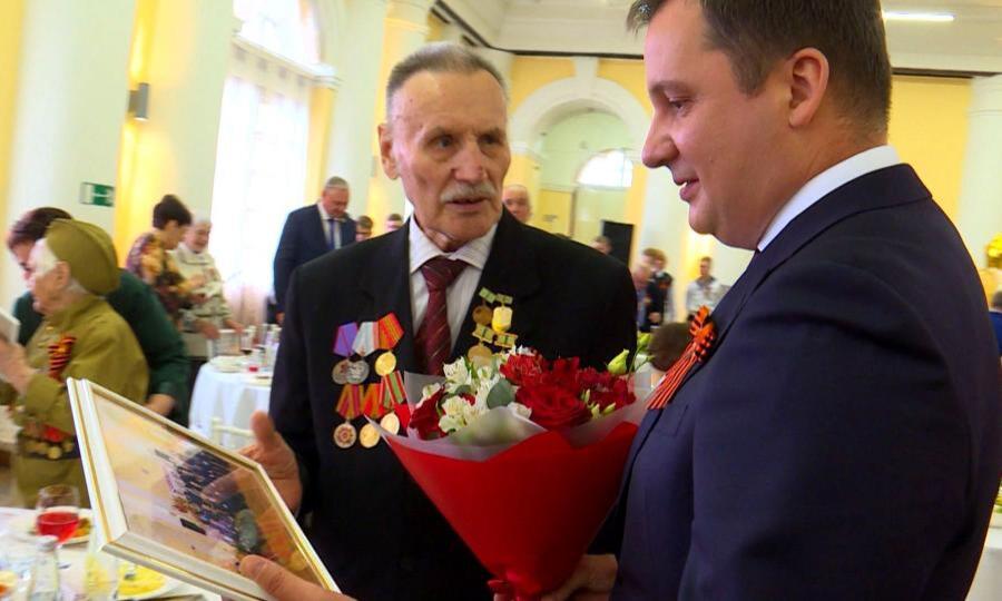 Торжественный приём для ветеранов сегодня провёл губернатор Александр Цыбульский