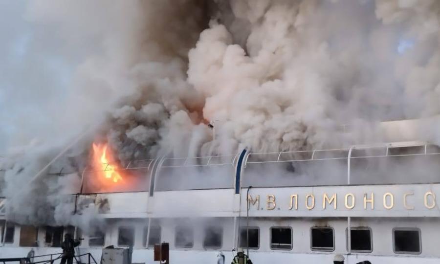 В Архангельске крупный пожар на судоремонтном заводе