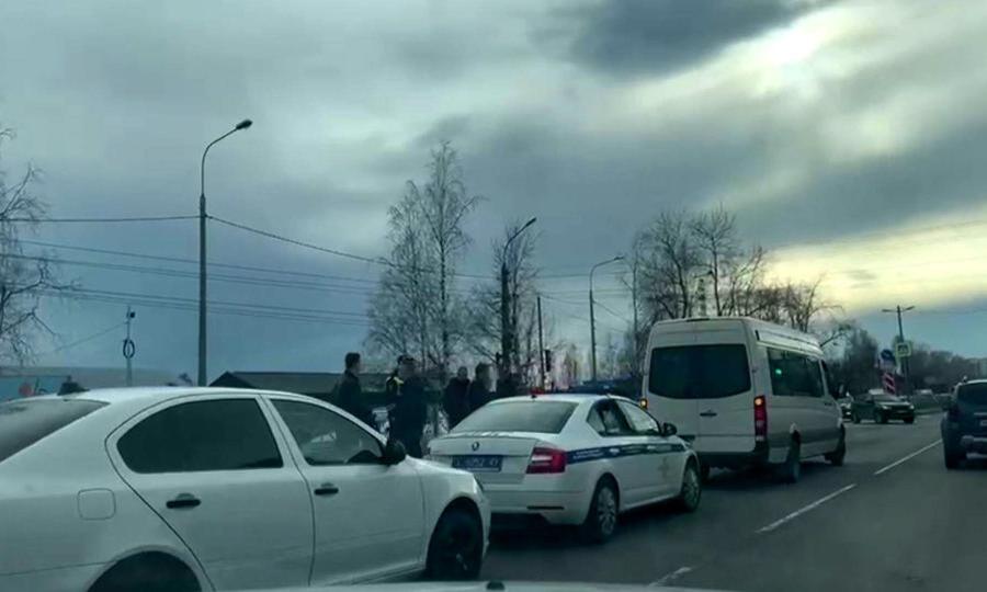 Пять машин столкнулись сегодня на Ленинградском проспекте в Архангельске