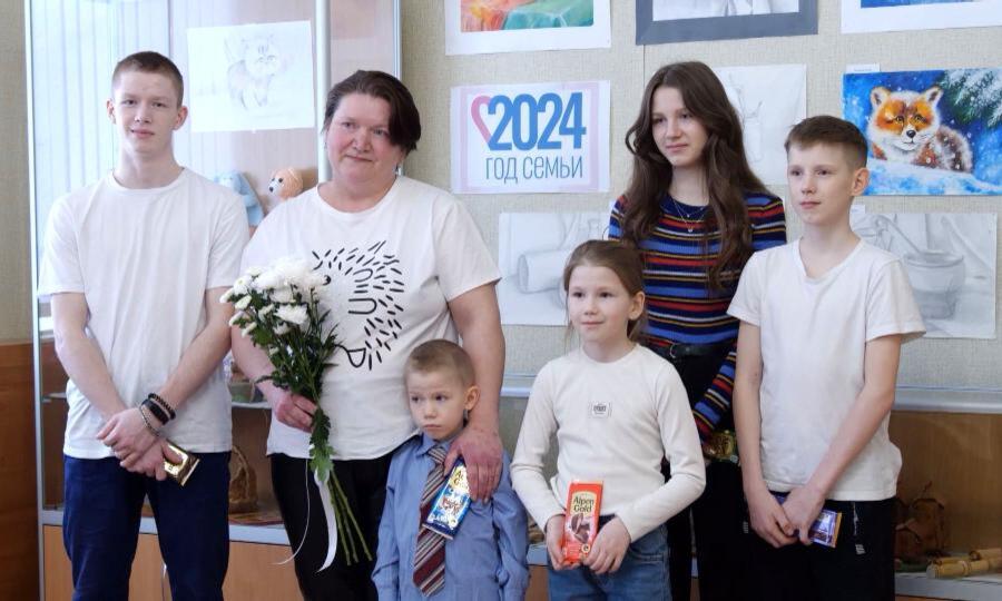 Жители и гости Устьянского округа могут побывать на персональной выставке Рогачёвых