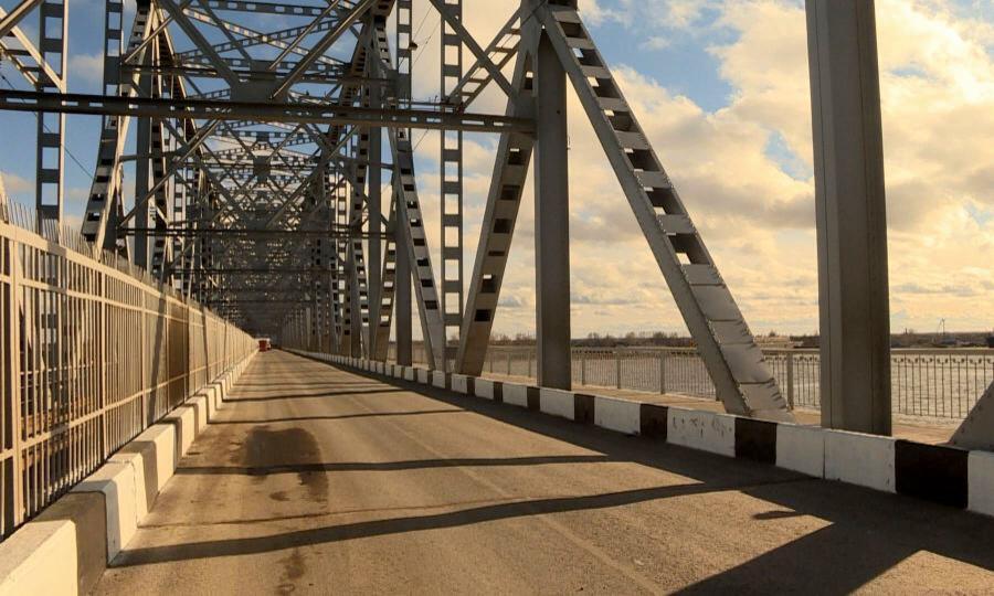 Завершены работы по замене асфальта на железнодорожном мосту в Архангельске