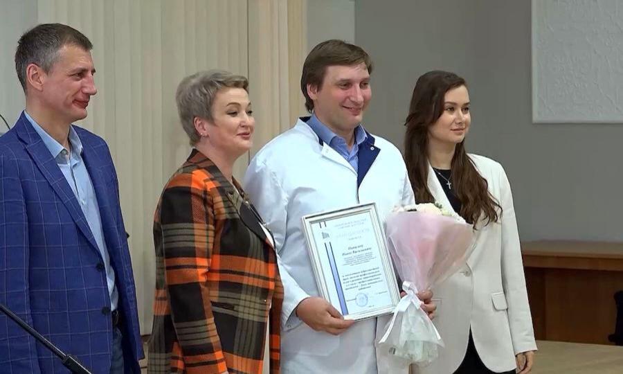 В Северодвинске в преддверии дня медицинского работника наградили сотрудников второй горбольницы
