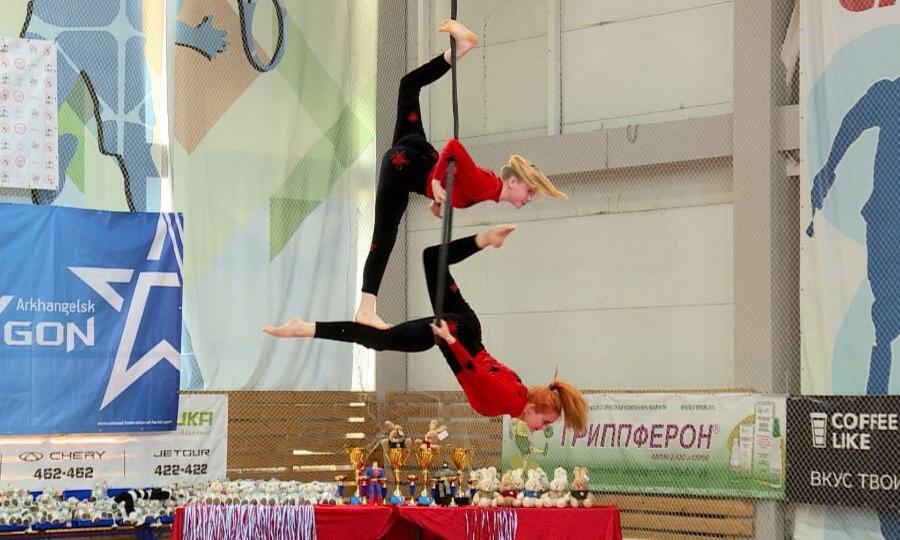 В Архангельске в эти выходные прошли областные соревнования по воздушной гимнастике