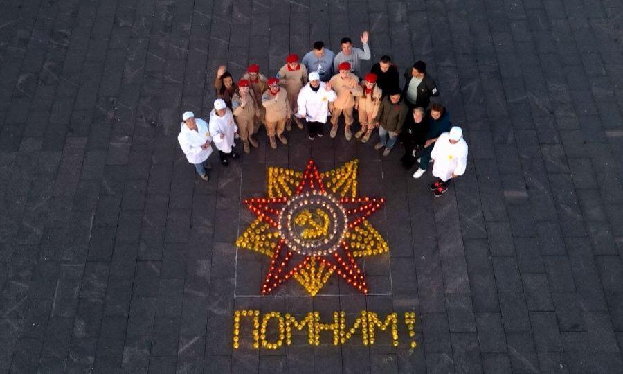 Огненную картину из 520 свечей создали в Архангельске накануне Дня памяти и скорби