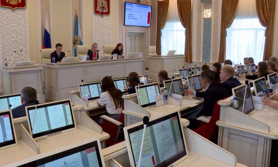 В Архангельске прошла вторая сессия Молодёжного парламента первого созыва