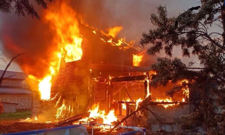 Стали известны подробности крупного пожара в Каргополе
