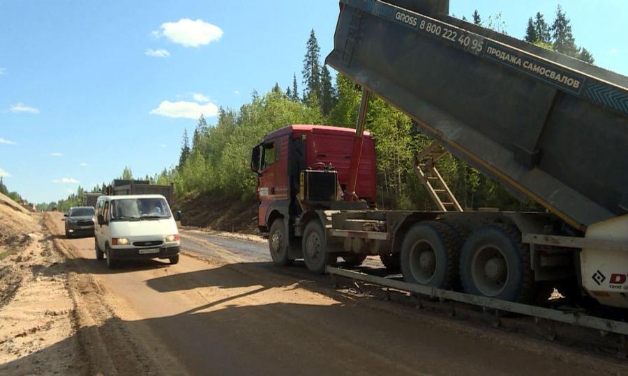 На дороге Архангельск — Мезень продолжают восстанавливать земельное полотно
