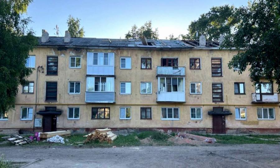 В посёлке Вычегодский — это Котлас — 17-летний юноша сорвался с высоты девяти метров, упал на землю и погиб