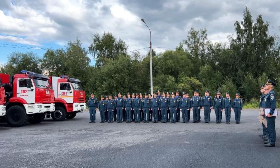 Сегодня в Архангельске на службу в МЧС торжественно приняли молодых офицеров